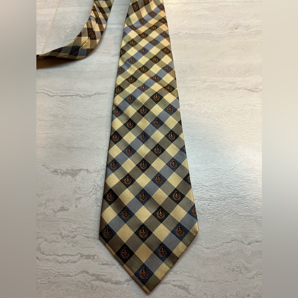 BANANA REPUBLIC yellow blue plaid crescent tie.